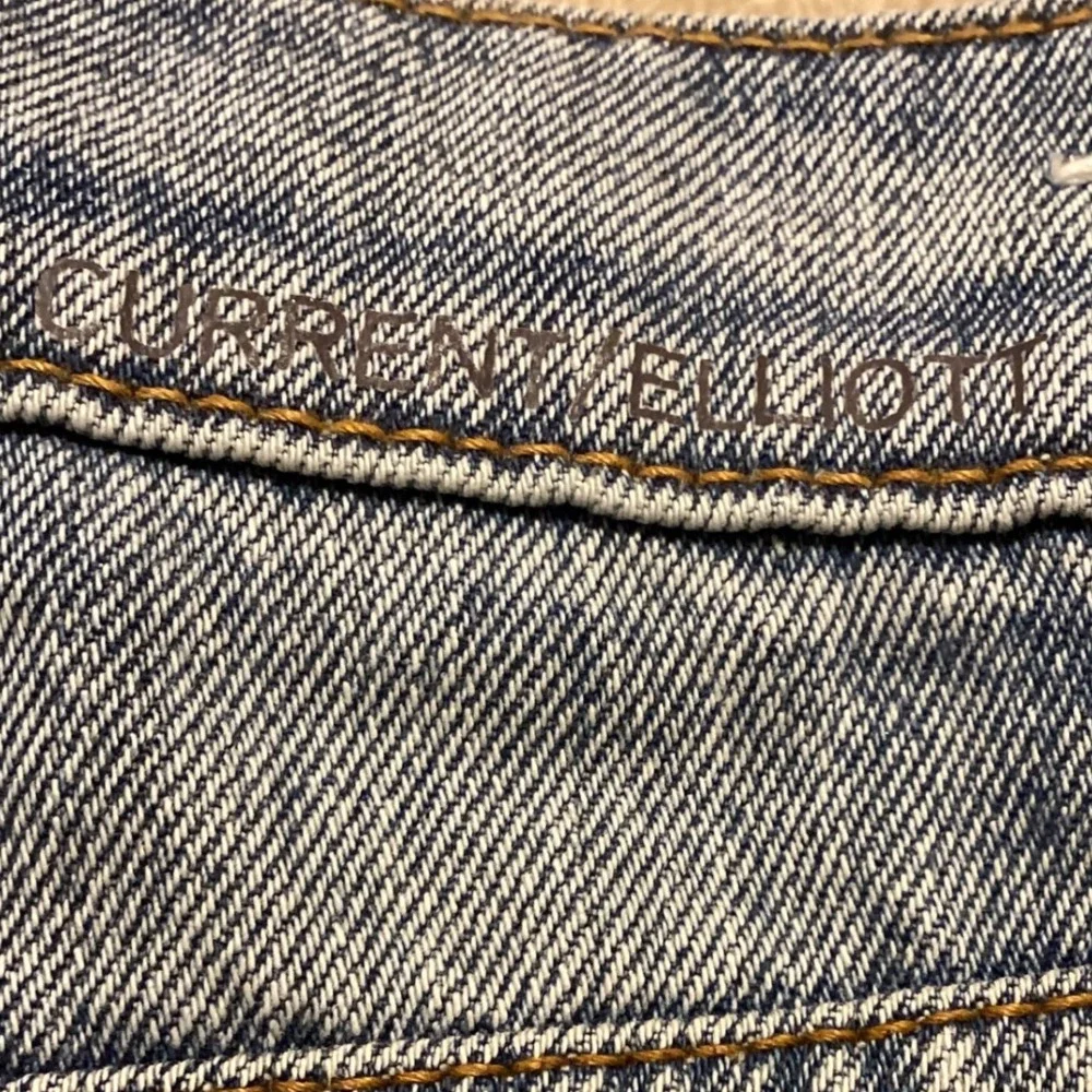Current/Elliot Distressed Denim Shorts Medium Wash Blue Size 26, 100% Cotton - Picture 6 of 6
